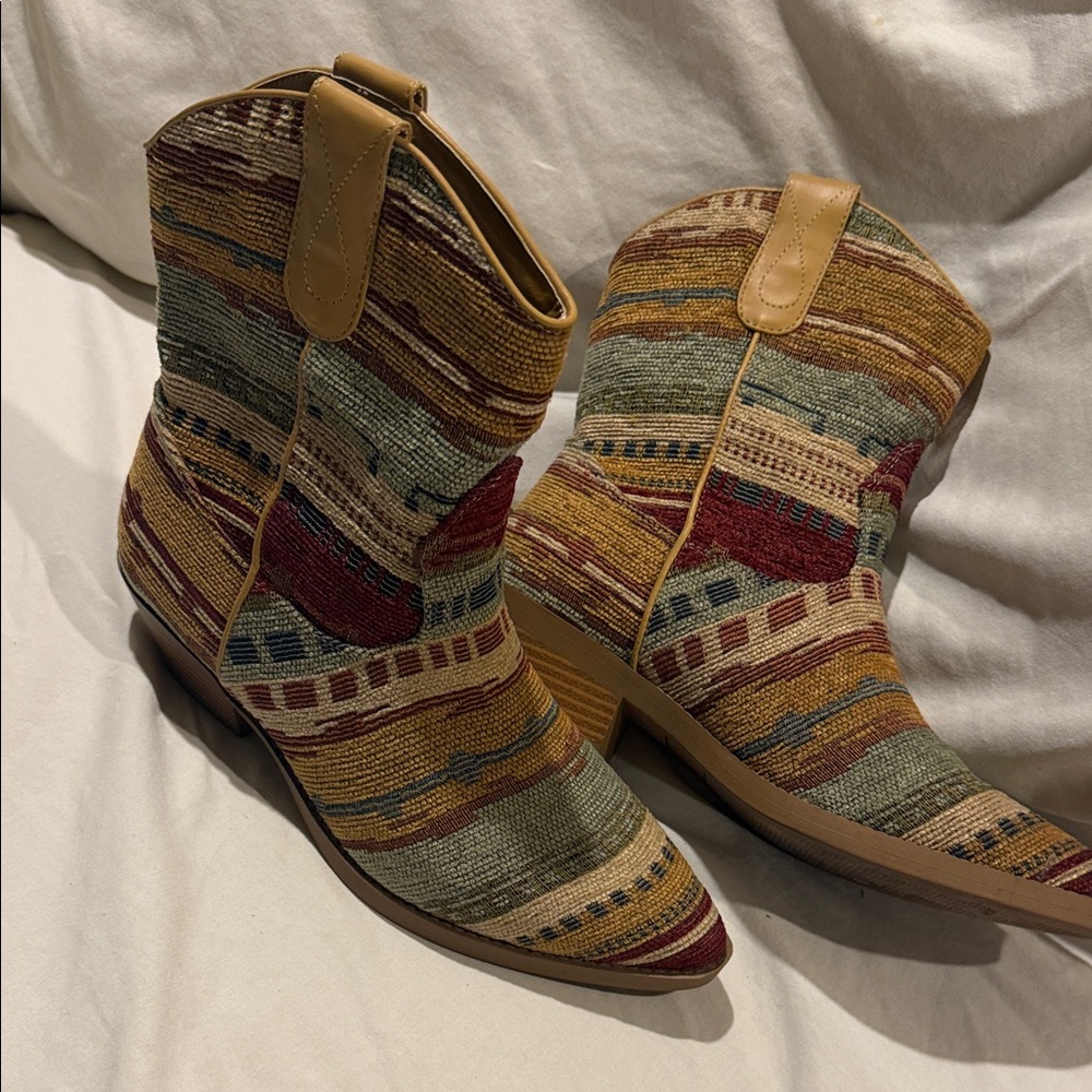 Wonderly Multicolor Ankle Boots